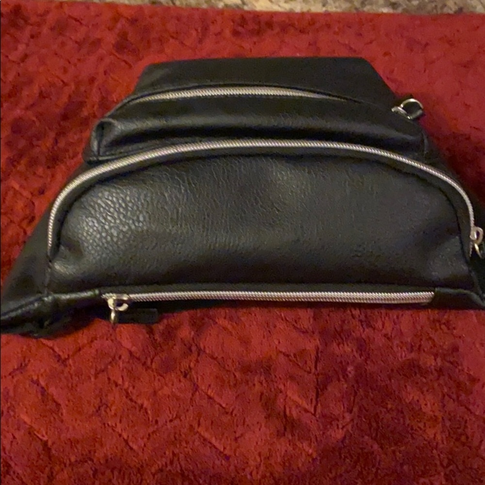 Fannie Pouch - Picture 3 of 4